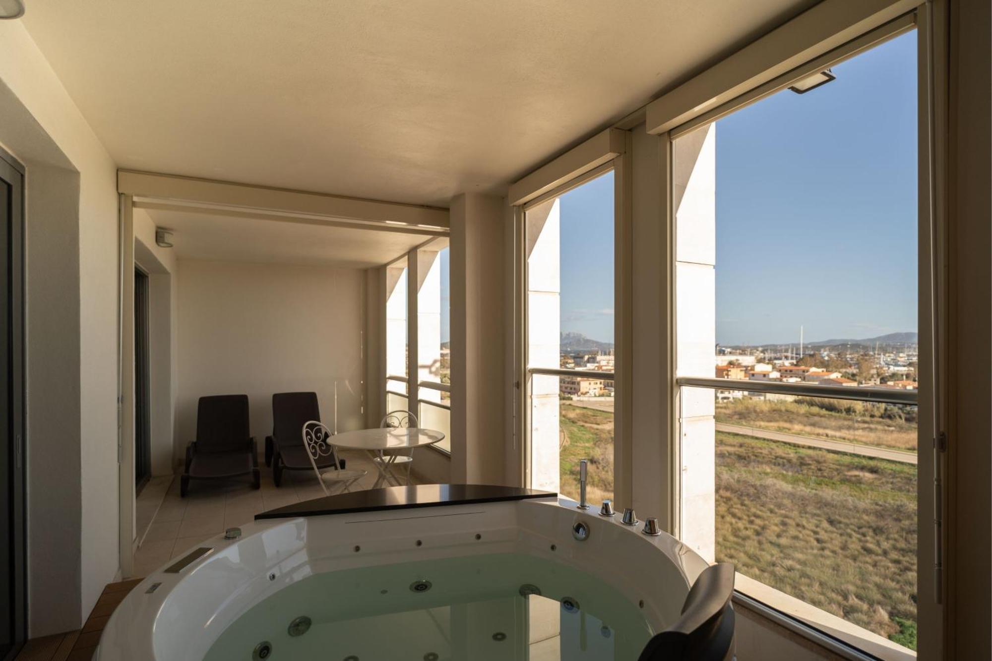 Doubletree By Hilton Olbia - Sardinia Hotel Exterior foto